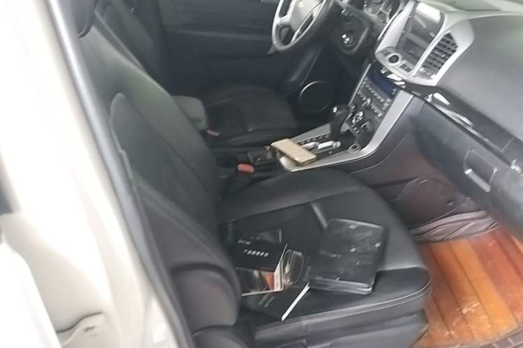 Used Chevrolet Captiva 2015 2.4L Two-Wheel Drive Urban Version 7 Seats Right Front Seat