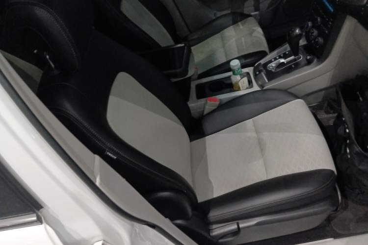 Used Chevrolet Captiva 2015 2.4L Two-Wheel Drive Urban Version 5 Seats Right Front Seat
