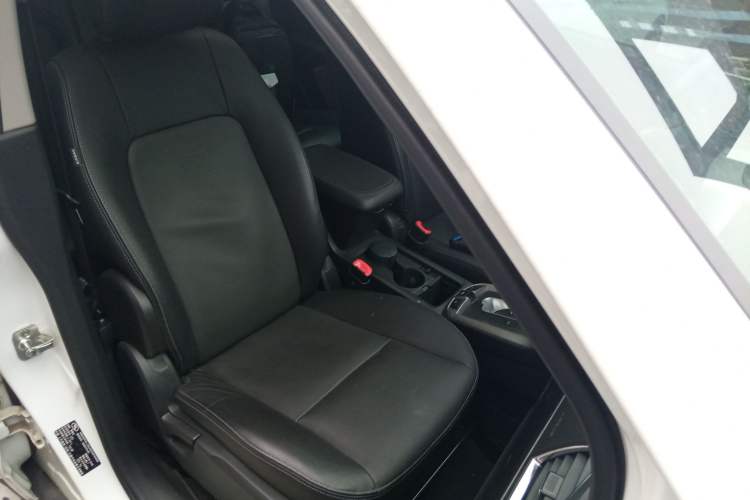 Used Chevrolet Captiva 2015 2.4L 4x4 Flagship Edition 7-Seater Right Front Seat