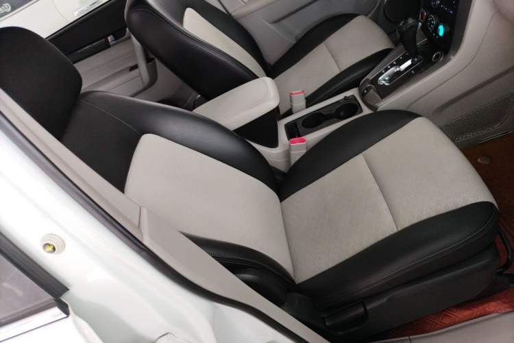 Used Chevrolet Captiva 2015 2.4L Two-Wheel Drive Urban Version 5 Seats Right Front Seat