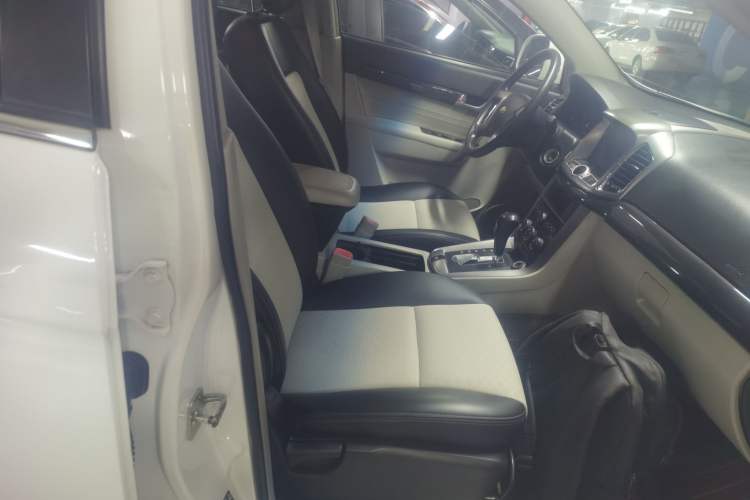 Used Chevrolet Captiva 2015 2.4L Two-Wheel Drive Urban Version 5 Seats Right Front Seat