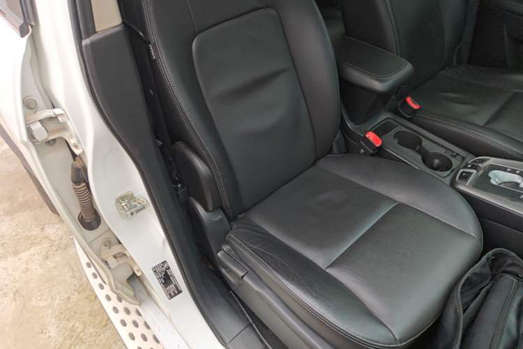 Used Chevrolet Captiva 2015 2.4L 4x4 Flagship Edition 7-Seater Right Front Seat