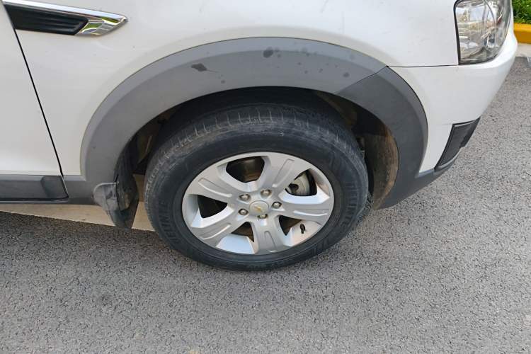 Used Chevrolet Captiva 2015 2.4L Two-Wheel Drive Urban Version 7 Seats Right Front Wheel Hub