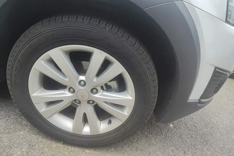 Used Chevrolet Captiva 2015 2.4L 4x4 Flagship Edition 7-Seater Right Front Wheel Hub