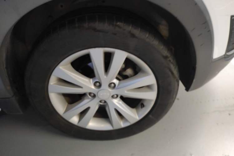 Used Chevrolet Captiva 2015 2.4L 4x4 Flagship Edition 7-Seater Right Front Wheel Hub