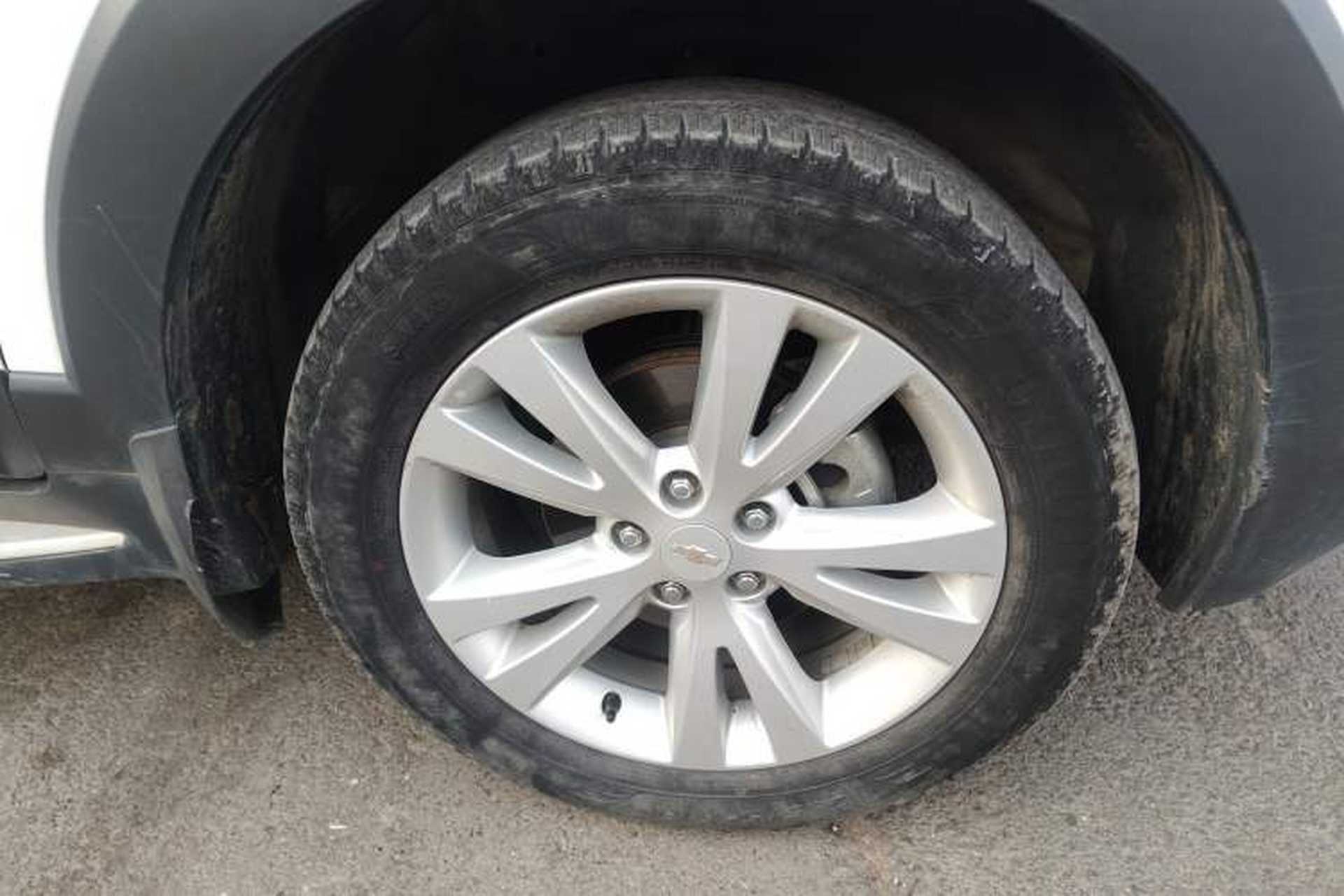 Used Chevrolet Captiva 2015 2.4L 4x4 Flagship Edition 7-Seater Right Front Wheel Hub