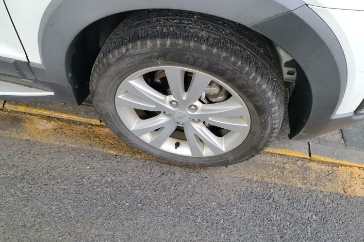Used Chevrolet Captiva 2015 2.4L 4x4 Flagship Edition 7-Seater Right Front Wheel Hub