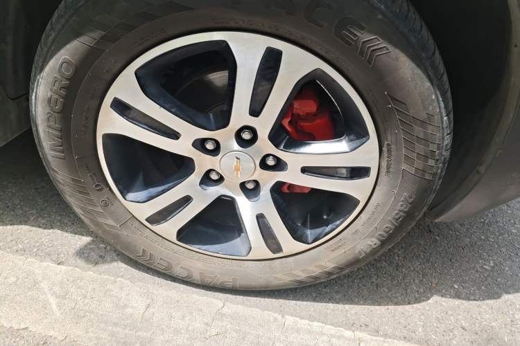 Used Chevrolet Captiva 2015 2.4L Two-Wheel Drive Urban Version 5 Seats Right Front Wheel Hub