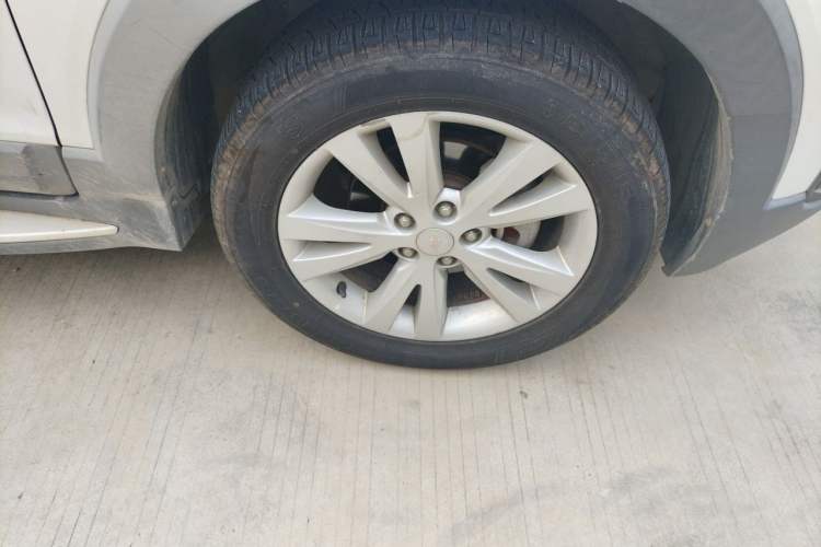 Used Chevrolet Captiva 2015 2.4L 4x4 Flagship Edition 7-Seater Right Front Wheel Hub