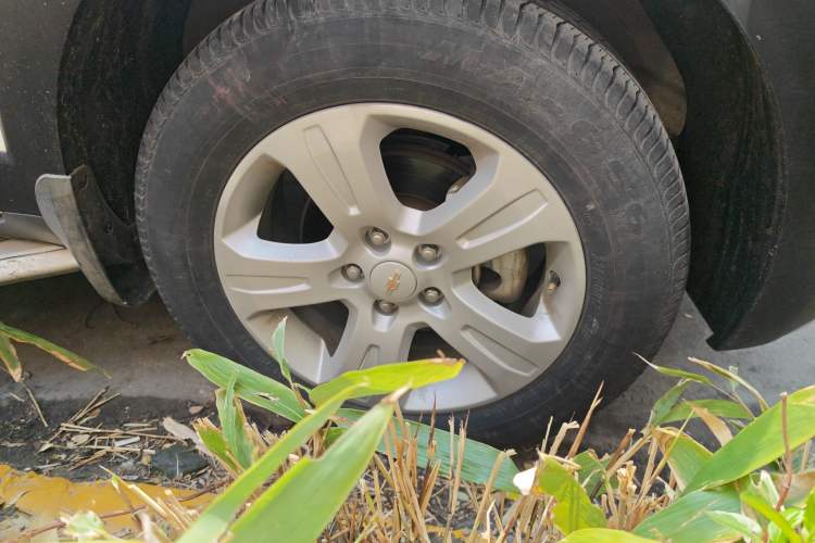 Used Chevrolet Captiva 2015 2.4L Two-Wheel Drive Urban Version 5 Seats Right Front Wheel Hub