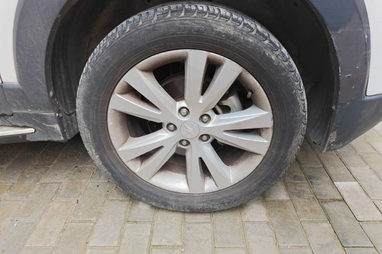 Used Chevrolet Captiva 2015 2.4L 4x4 Flagship Edition 7-Seater Right Front Wheel Hub