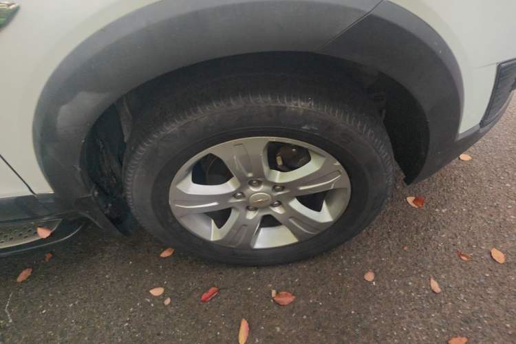 Used Chevrolet Captiva 2015 2.4L Two-Wheel Drive Urban Version 7 Seats Right Front Wheel Hub