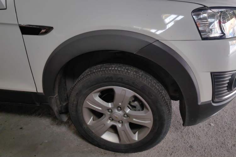 Used Chevrolet Captiva 2015 2.4L Two-Wheel Drive Urban Version 7 Seats Right Front Wheel Hub