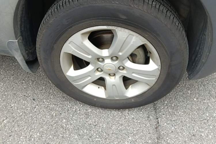 Used Chevrolet Captiva 2015 2.4L Two-Wheel Drive Urban Version 7 Seats Right Front Wheel Hub