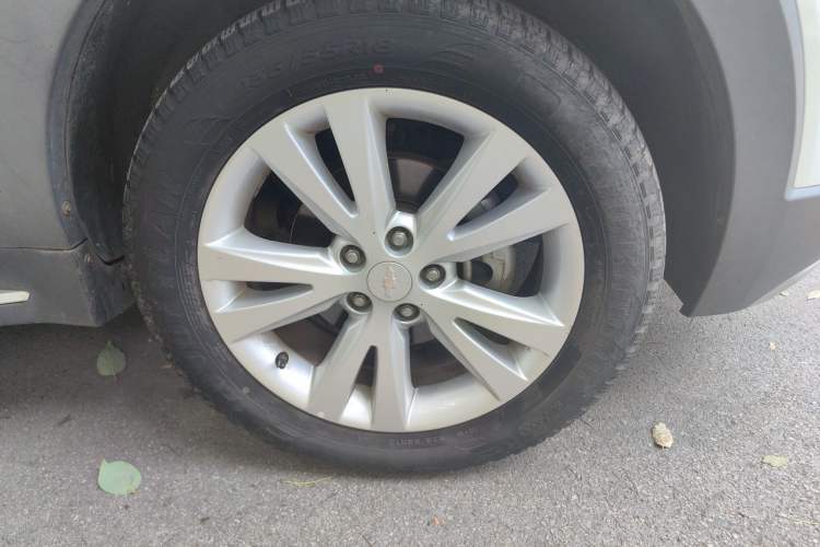 Used Chevrolet Captiva 2015 2.4L 4x4 Flagship Edition 7-Seater Right Front Wheel Hub