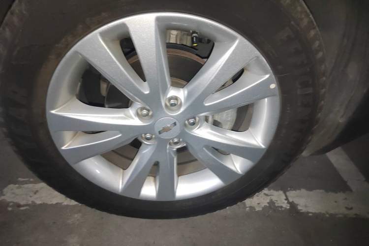 Used Chevrolet Captiva 2015 2.4L 4x4 Flagship Edition 7-Seater Right Front Wheel Hub
