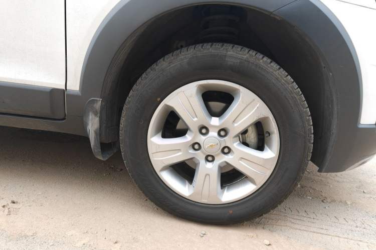 Used Chevrolet Captiva 2015 2.4L Two-Wheel Drive Urban Version 5 Seats Right Front Wheel Hub
