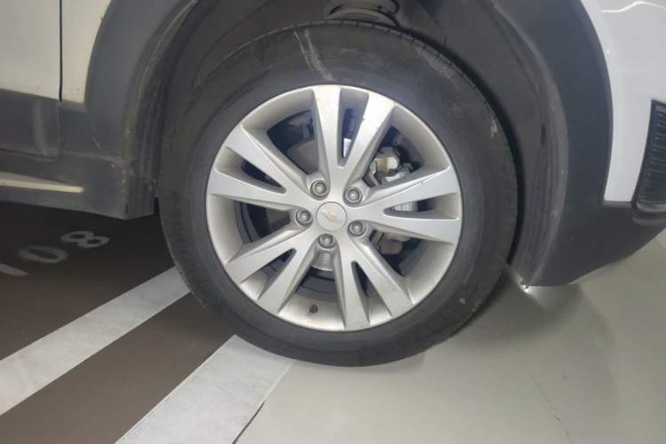 Used Chevrolet Captiva 2015 2.4L 4x4 Flagship Edition 7-Seater Right Front Wheel Hub