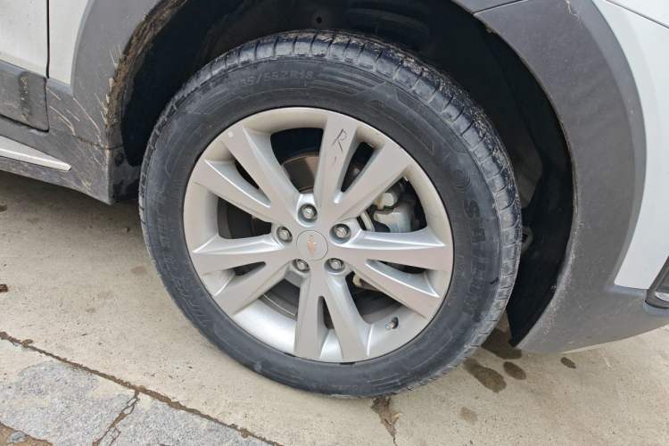 Used Chevrolet Captiva 2015 2.4L 4x4 Flagship Edition 7-Seater Right Front Wheel Hub