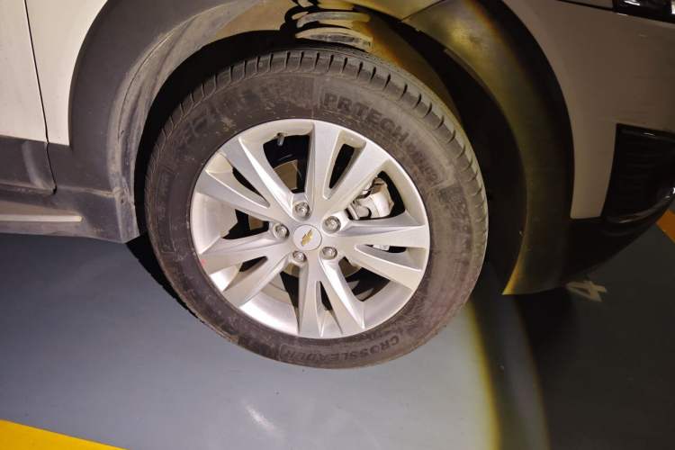 Used Chevrolet Captiva 2015 2.4L 4x4 Flagship Edition 7-Seater Right Front Wheel Hub