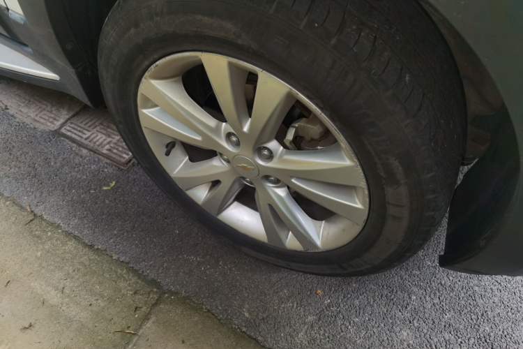 Used Chevrolet Captiva 2015 2.4L 4x4 Flagship Edition 7-Seater Right Front Wheel Hub