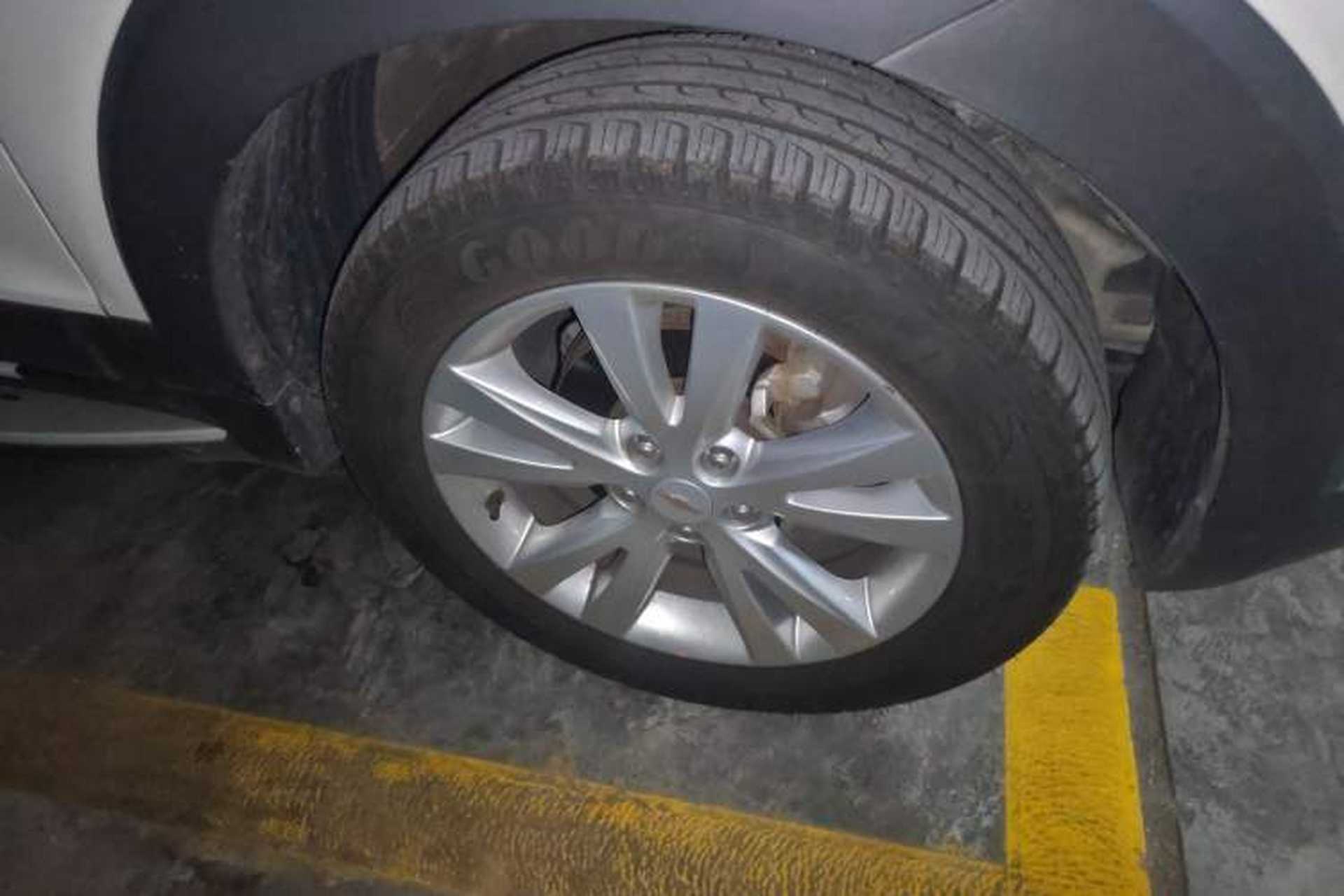 Used Chevrolet Captiva 2015 2.4L 4x4 Flagship Edition 7-Seater Right Front Wheel Hub