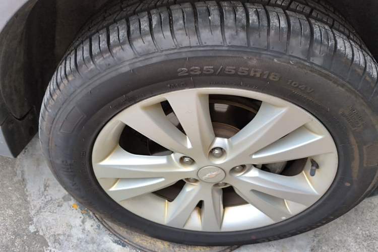Used Chevrolet Captiva 2015 2.4L 4x4 Flagship Edition 7-Seater Right Front Wheel Hub