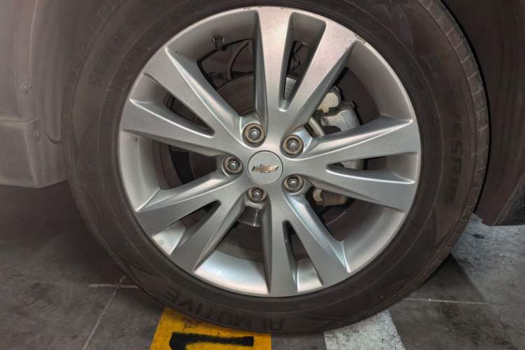 Used Chevrolet Captiva 2015 2.4L 4x4 Flagship Edition 7-Seater Right Front Wheel Hub