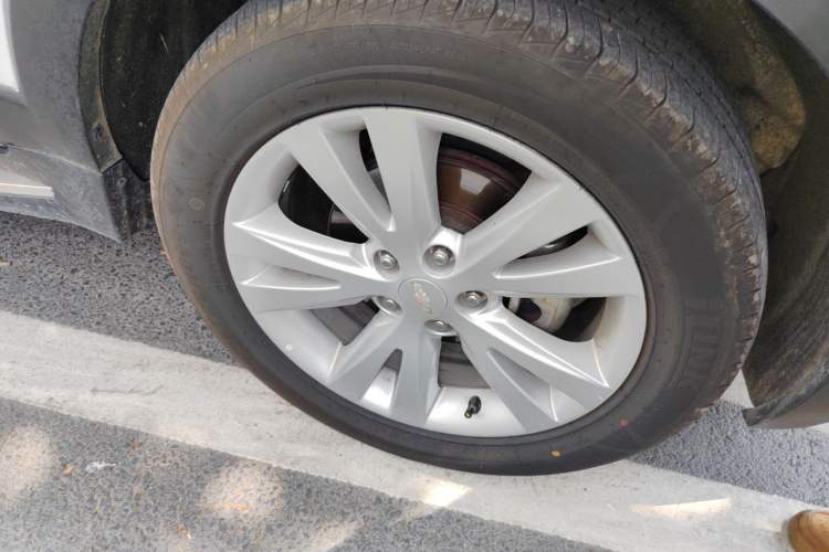 Used Chevrolet Captiva 2015 2.4L 4x4 Flagship Edition 7-Seater Right Front Wheel Hub