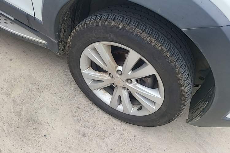 Used Chevrolet Captiva 2015 2.4L 4x4 Flagship Edition 7-Seater Right Front Wheel Hub