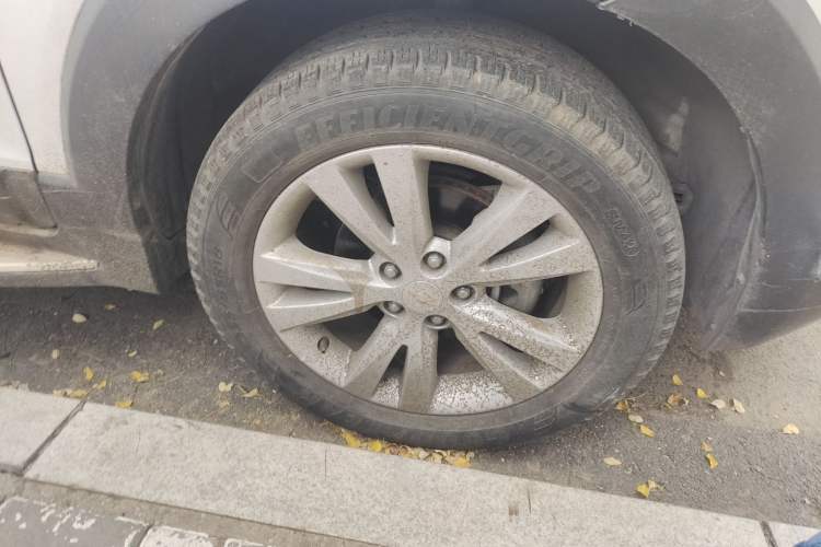 Used Chevrolet Captiva 2015 2.4L 4x4 Flagship Edition 7-Seater Right Front Wheel Hub
