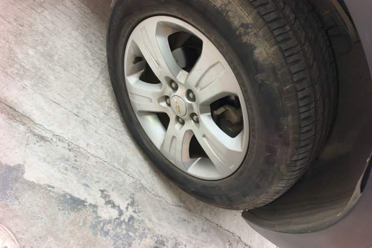 Used Chevrolet Captiva 2015 2.4L Two-Wheel Drive Urban Version 7 Seats Right Front Wheel Hub
