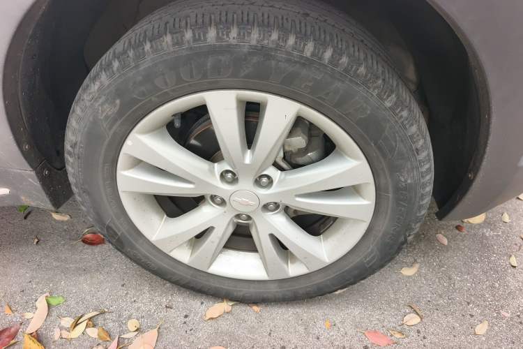 Used Chevrolet Captiva 2015 2.4L 4x4 Flagship Edition 7-Seater Right Front Wheel Hub