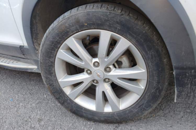 Used Chevrolet Captiva 2015 2.4L 4x4 Flagship Edition 7-Seater Right Front Wheel Hub