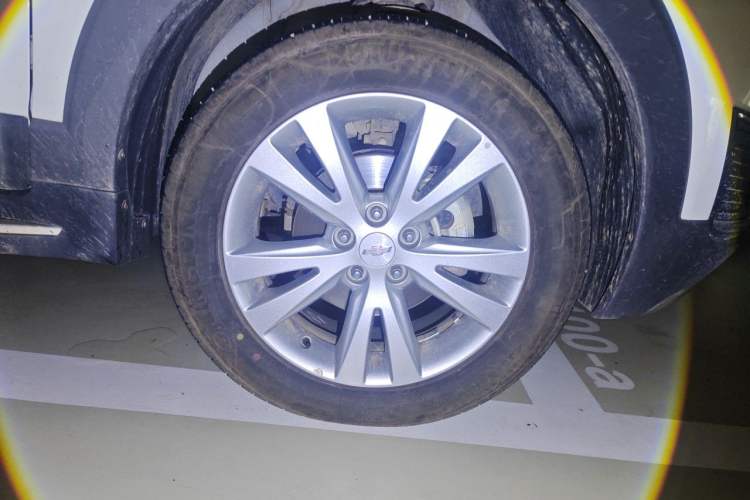 Used Chevrolet Captiva 2015 2.4L 4x4 Flagship Edition 7-Seater Right Front Wheel Hub