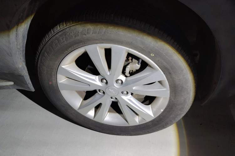 Used Chevrolet Captiva 2015 2.4L 4x4 Flagship Edition 7-Seater Right Front Wheel Hub