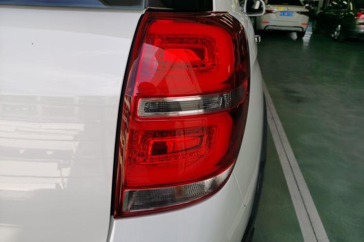 Used Chevrolet Captiva 2015 2.4L 4x4 Flagship Edition 7-Seater Right Rear Taillight