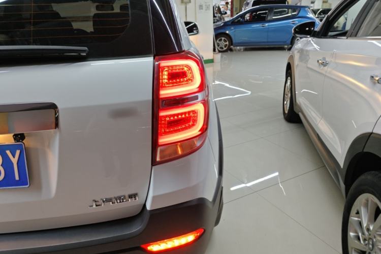 Used Chevrolet Captiva 2015 2.4L 4x4 Flagship Edition 7-Seater Right Rear Taillight