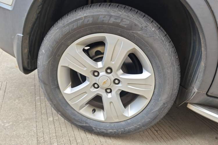 Used Chevrolet Captiva 2015 2.4L Two-Wheel Drive Urban Version 7 Seats Right Rear Wheel Hub