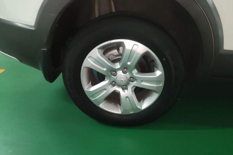 Used Chevrolet Captiva 2015 2.4L Two-Wheel Drive Urban Version 5 Seats Right Rear Wheel Hub