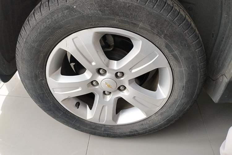 Used Chevrolet Captiva 2015 2.4L Two-Wheel Drive Urban Version 7 Seats Right Rear Wheel Hub