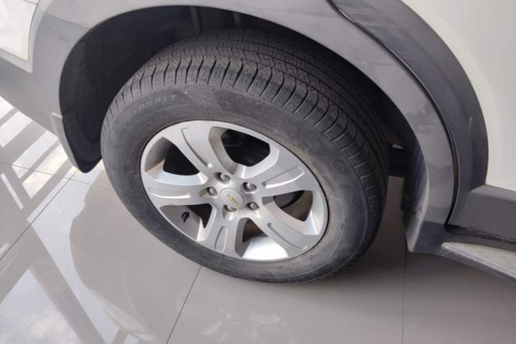 Used Chevrolet Captiva 2015 2.4L Two-Wheel Drive Urban Version 7 Seats Right Rear Wheel Hub