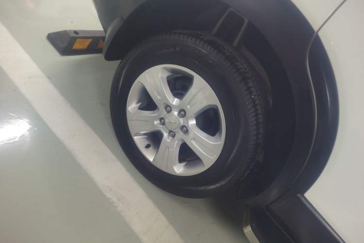 Used Chevrolet Captiva 2015 2.4L Two-Wheel Drive Urban Version 5 Seats Right Rear Wheel Hub
