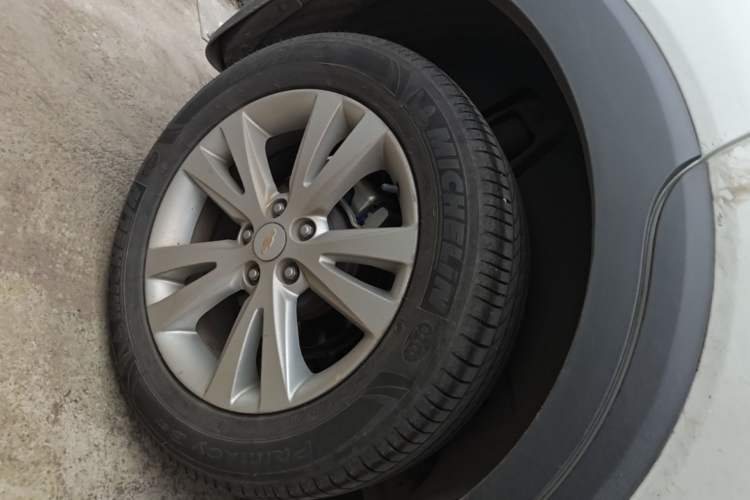 Used Chevrolet Captiva 2015 2.4L 4x4 Flagship Edition 7-Seater Right Rear Wheel Hub