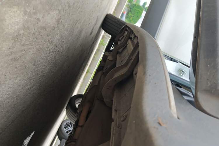 Used Chevrolet Captiva 2015 2.4L 4x4 Flagship Edition 7-Seater Right Side Sill
