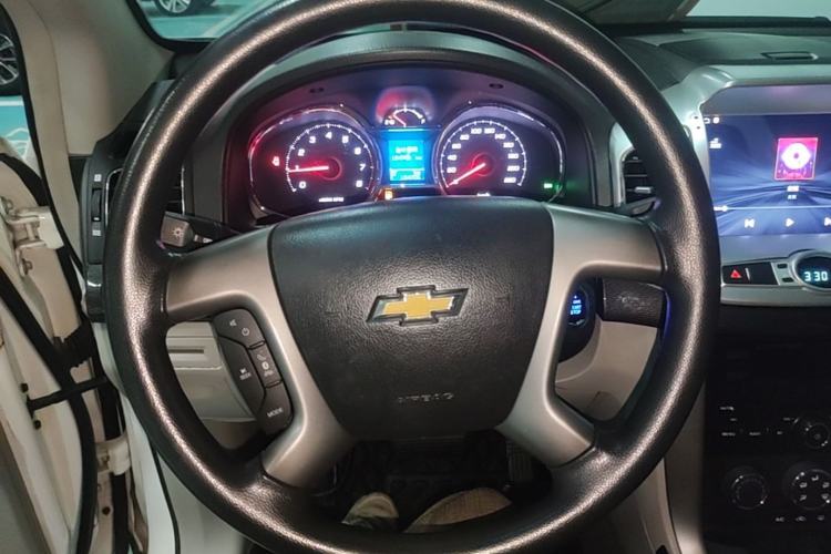 Used Chevrolet Captiva 2015 2.4L Two-Wheel Drive Urban Version 5 Seats Steering Wheel