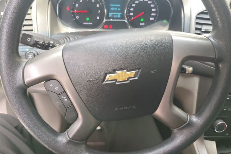 Used Chevrolet Captiva 2015 2.4L Two-Wheel Drive Urban Version 5 Seats Steering Wheel
