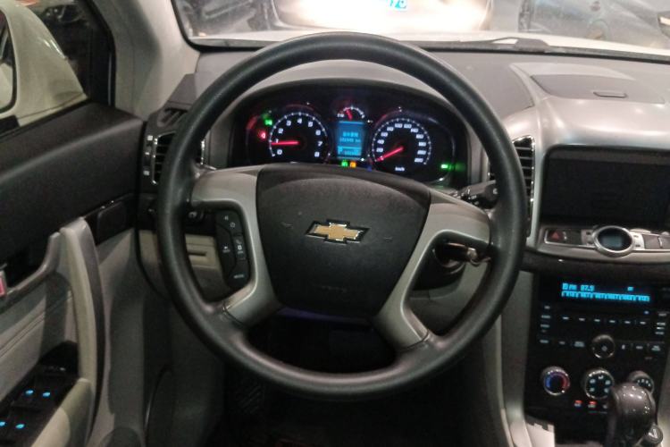 Used Chevrolet Captiva 2015 2.4L Two-Wheel Drive Urban Version 5 Seats Steering Wheel