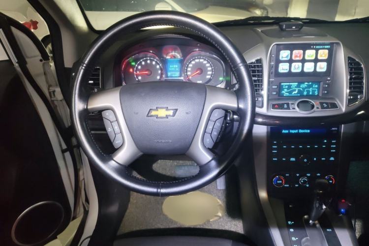 Used Chevrolet Captiva 2015 2.4L 4x4 Flagship Edition 7-Seater Steering Wheel