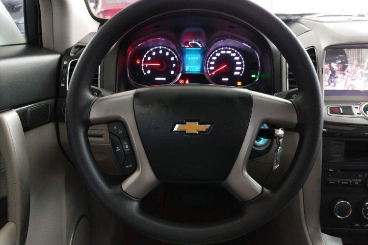 Used Chevrolet Captiva 2015 2.4L Two-Wheel Drive Urban Version 5 Seats Steering Wheel